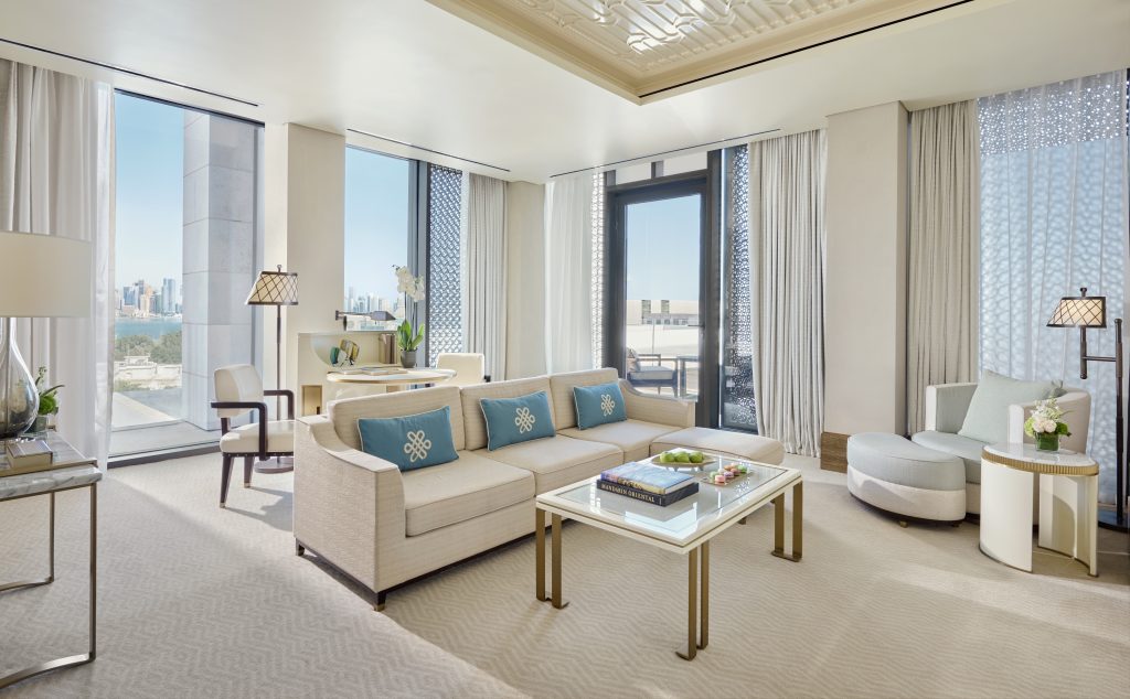 doha-suite-panoramic-sitting-room-01